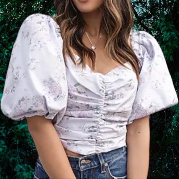 NWT Express Lavender Purple Floral Short Puff Sleeve Ruched Cropped Top Size XS - Picture 2 of 10